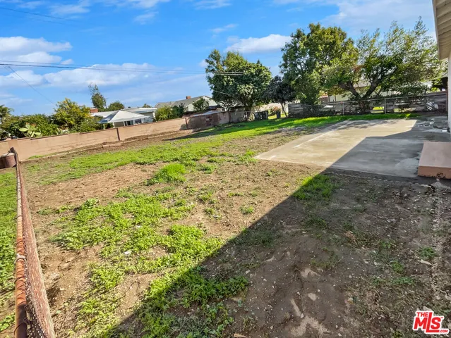 a view of a yard with an trees