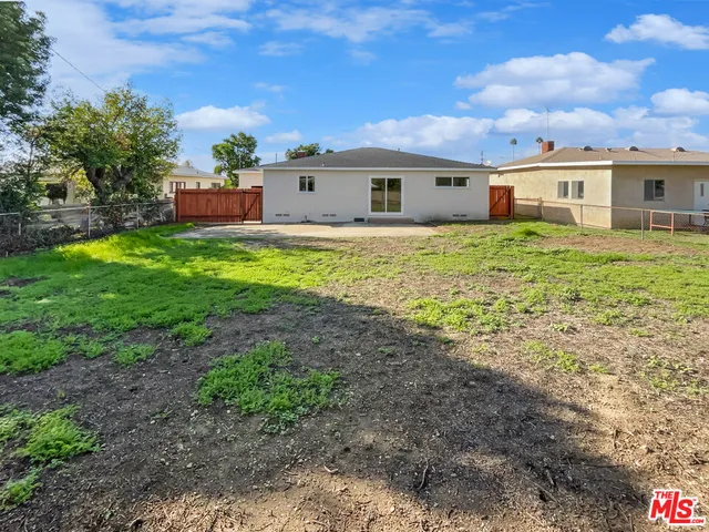 a front view of house with yard and entertaining space