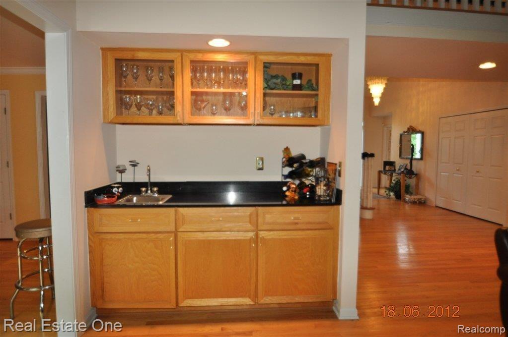 1396 Pebble Ridge Drive Rochester, MI 48307 - Photo 16 of 22 Great Rm wet Bar