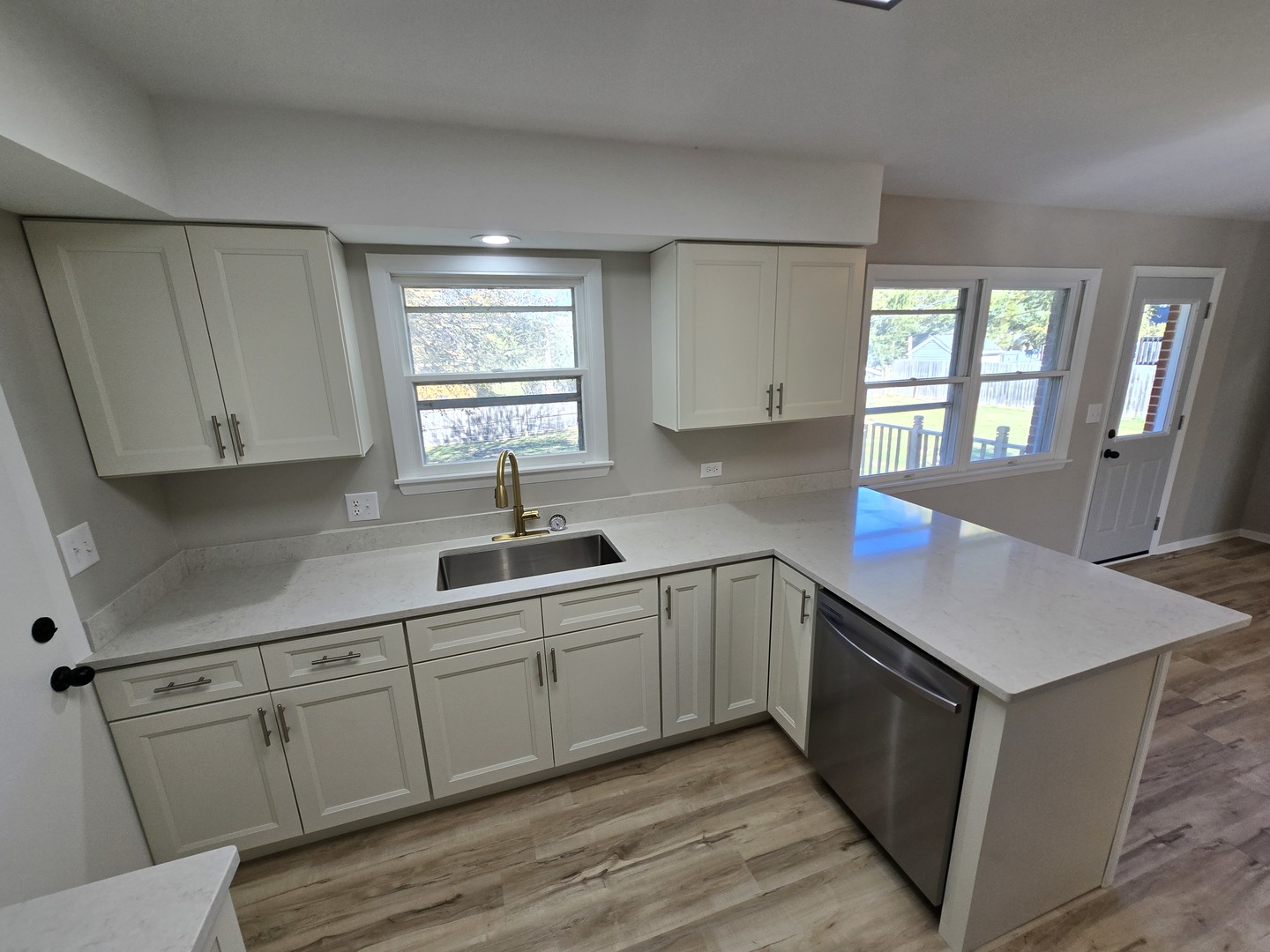 818 West State Road McHenry, IL 60051 - Photo 9 of 29 Gallery Image 9