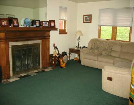 2034 Brookfield Road Pittsburgh, PA 15243 - Photo 2 of 8 Living Room.