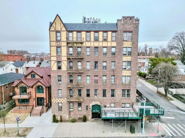 $380,000 | 155-17 Sanford Avenue, Unit 4A | Murray Hill - Flushing