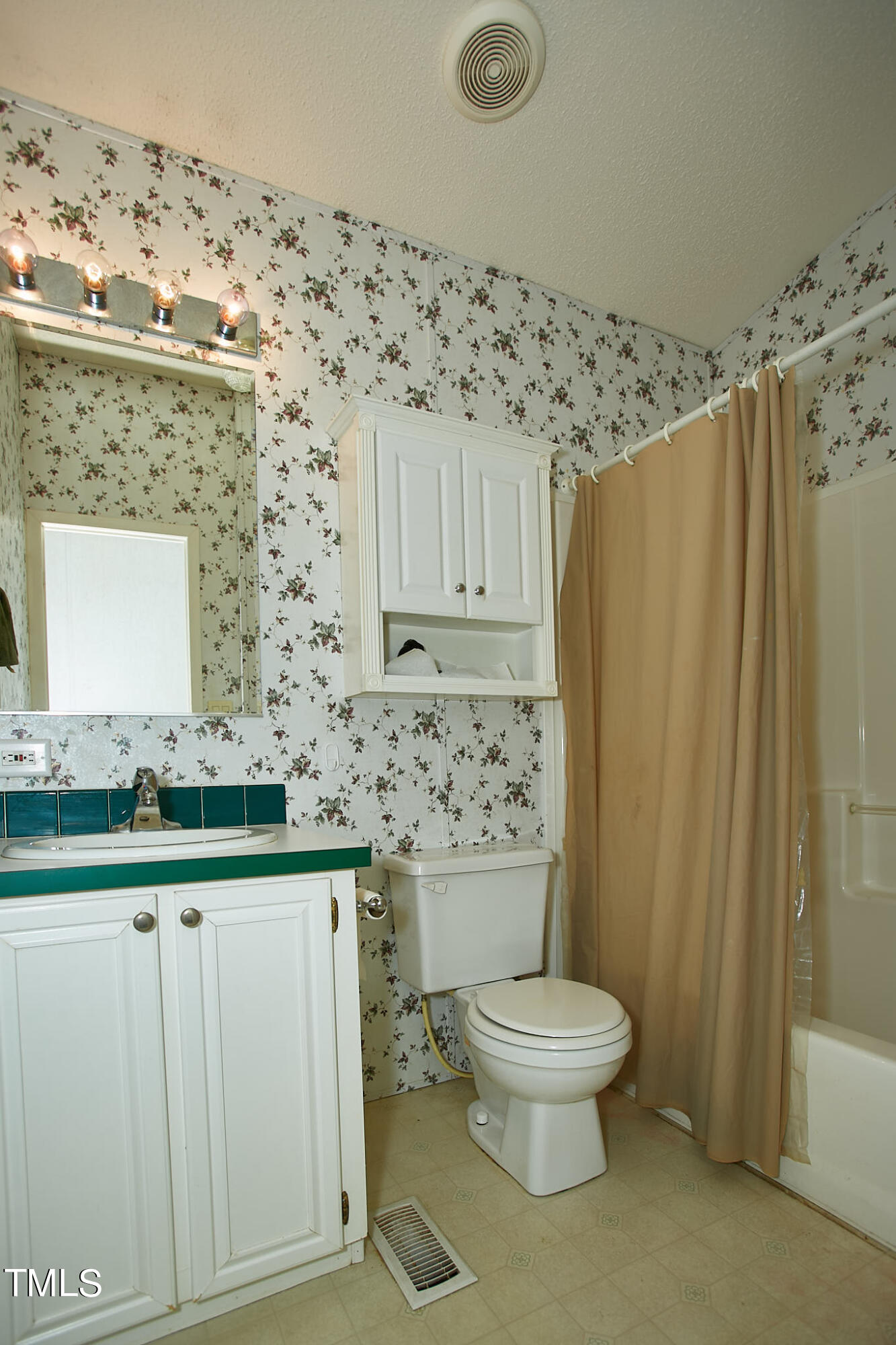 1620 Batten Farm Road Selma, NC 27576 - Photo 27 of 40 1620 Batten Farm - Hall Bath