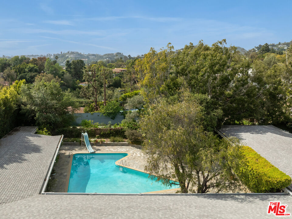 1018 North Crescent Drive Beverly Hills, CA 90210 - Photo 15 of 18 a view of a yard with an outdoor space