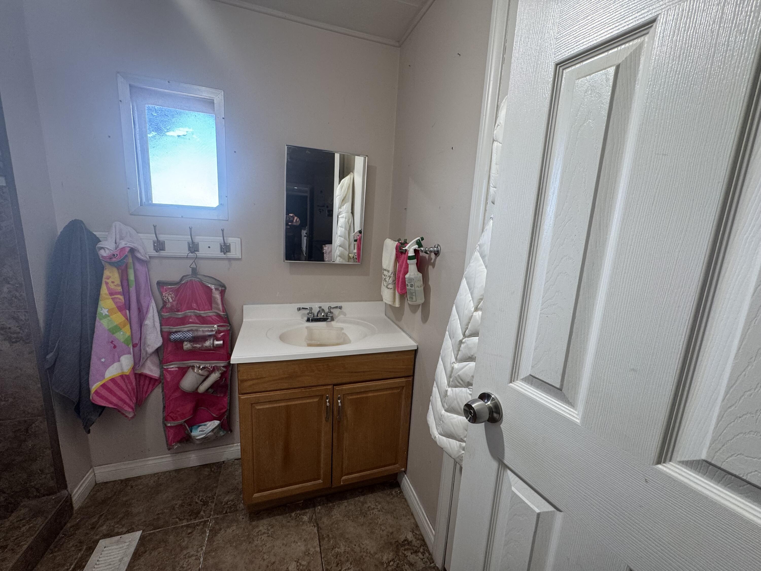 45800 Challanger Way Lancaster, CA 93535 - Photo 8 of 16 a utility room with dryer and washer