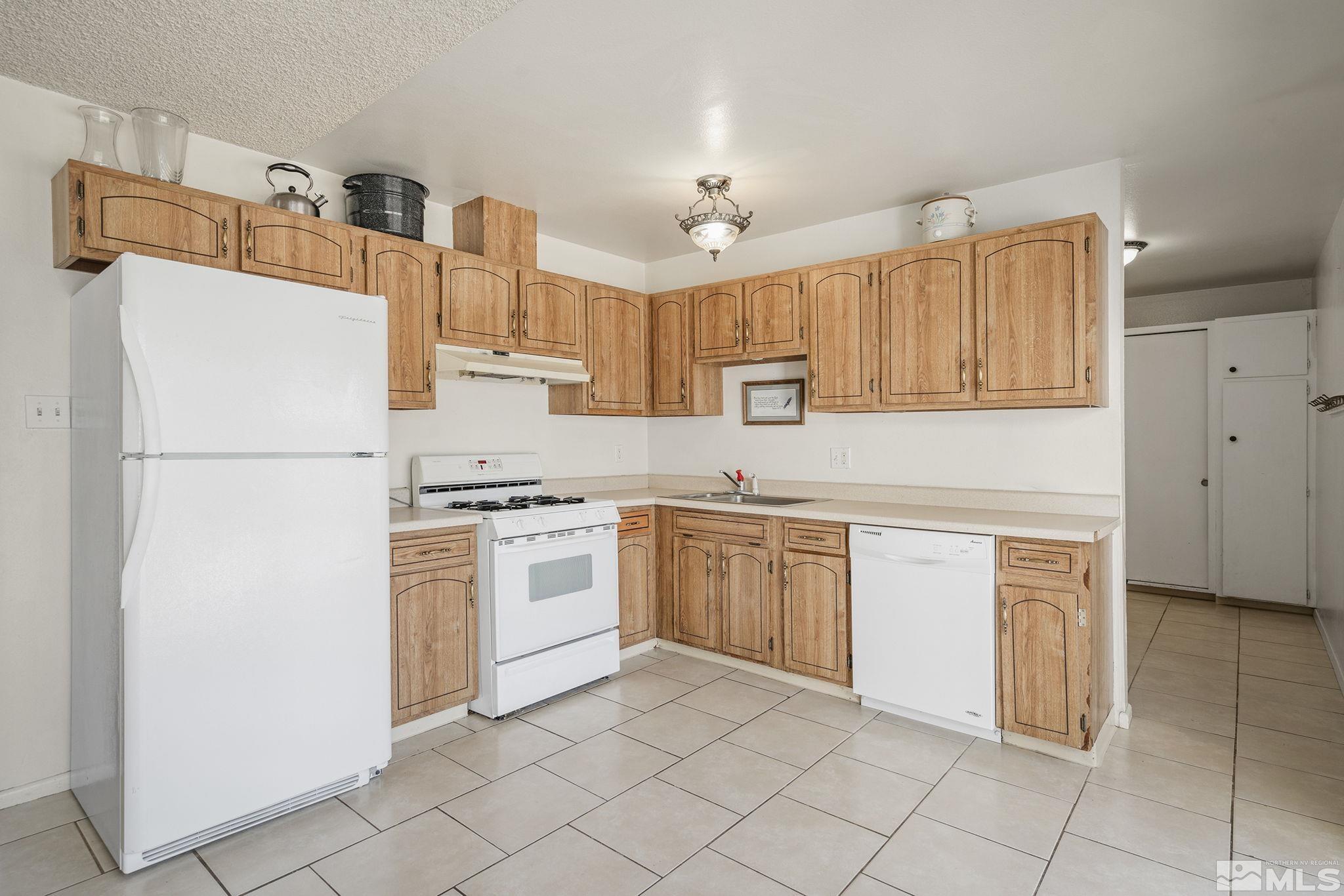 3275 Everett Drive Reno, NV 89503 - Photo 6 of 23 Photo 6