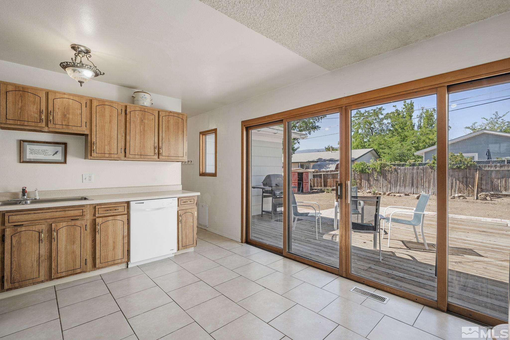 3275 Everett Drive Reno, NV 89503 - Photo 8 of 23 Photo 8