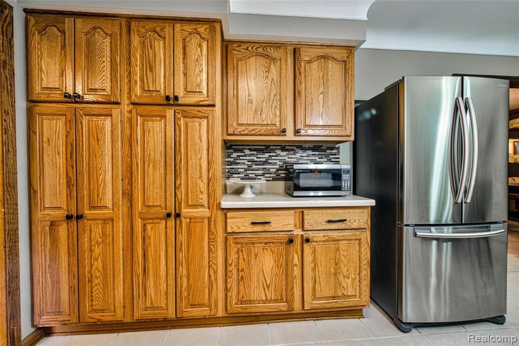 32671 West Eleven Mile Road Farmington Hills, MI 48336 - Photo 16 of 35