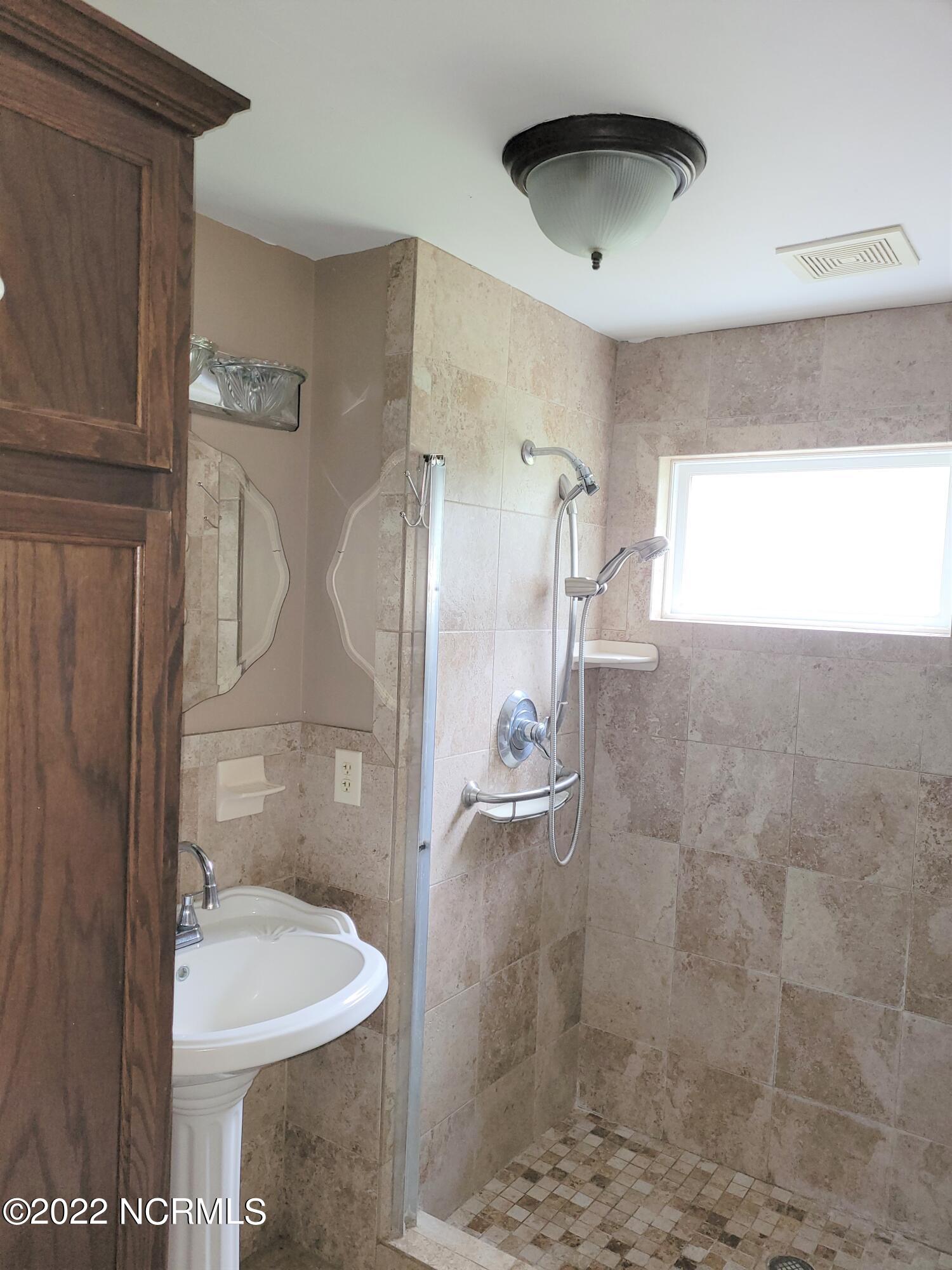 309 Verona Road Jacksonville, NC 28540 - Photo 8 of 30 20221003_124127