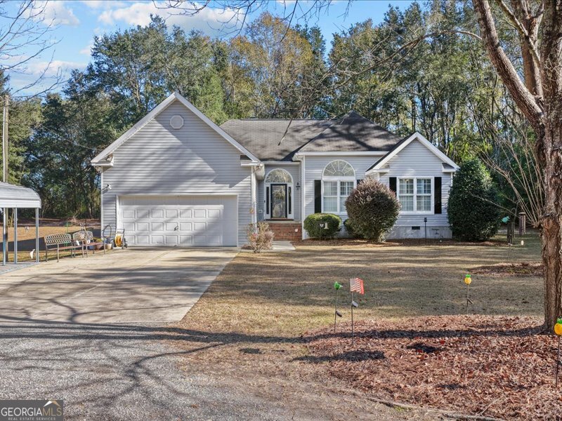 1508 Liberty Expressway Albany, GA 31705 - Photo 4 of 55 a front view of a house with a yard