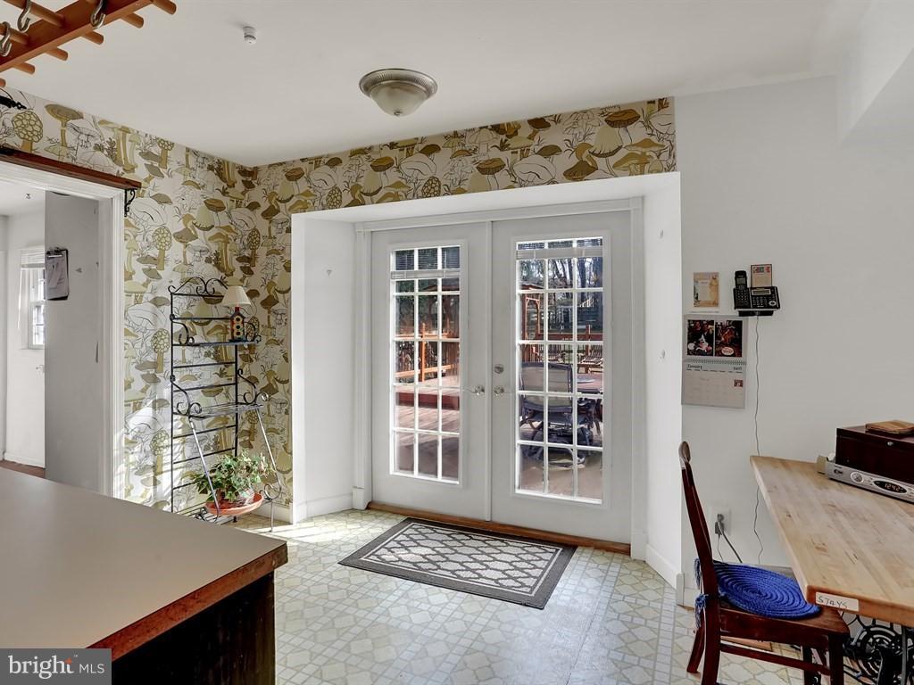 9115 Rockefeller Lane Springfield, VA 22153 - Photo 15 of 29 a view of a livingroom with furniture and window