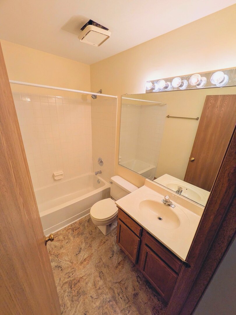28 North Oltendorf Road, Unit 28 Streamwood, IL 60107 - Photo 6 of 13 a bathroom with a sink toilet and shower