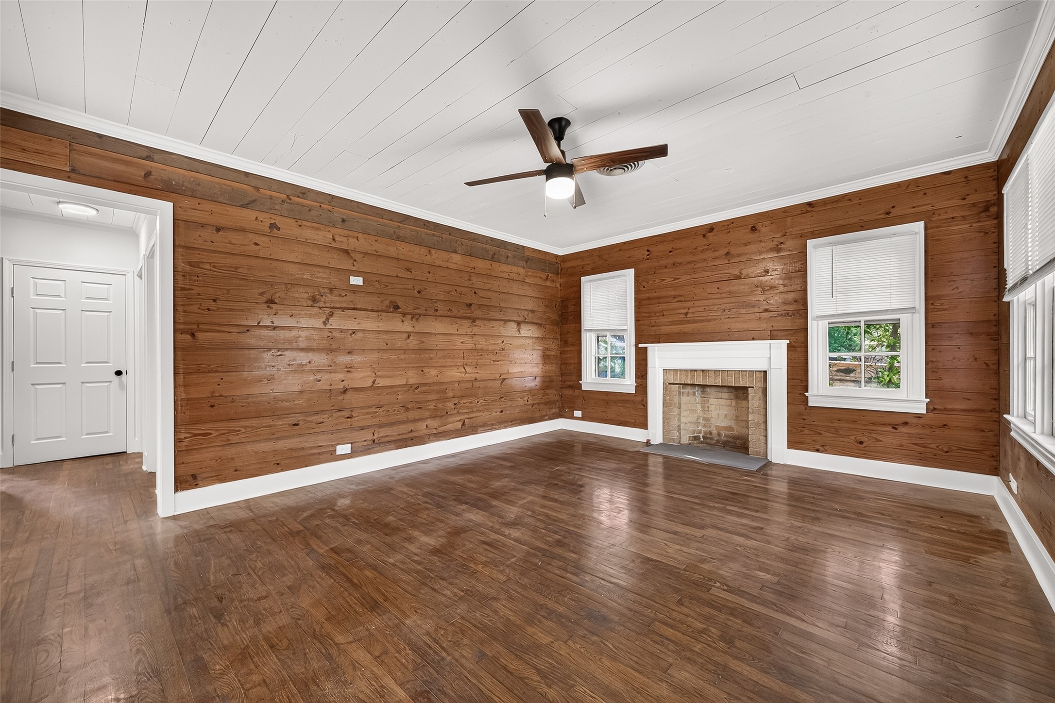 321 South Arcola Street Angleton, TX 77515 - Photo 4 of 28 Gallery Image 4
