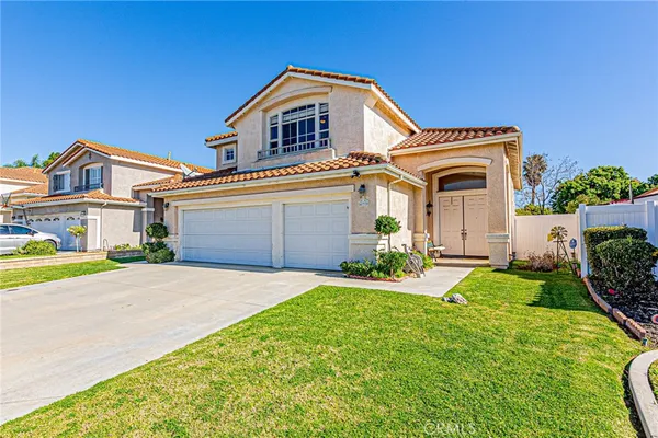 $1,200,000 | 472 Via Olivera, Camarillo, CA 93012