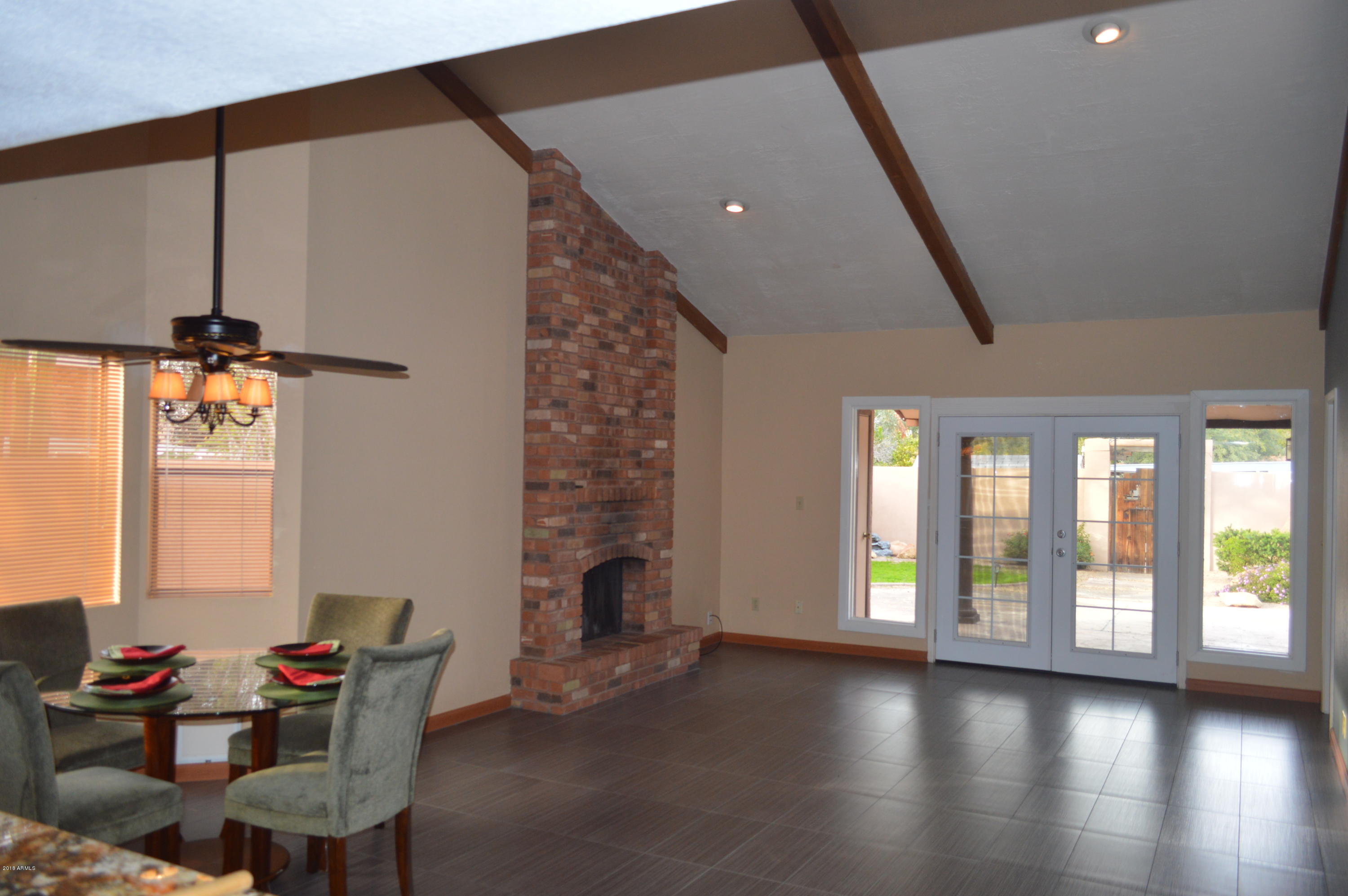 844 East Roberts Road Phoenix, AZ 85022 - Photo 3 of 47 DSC_2282