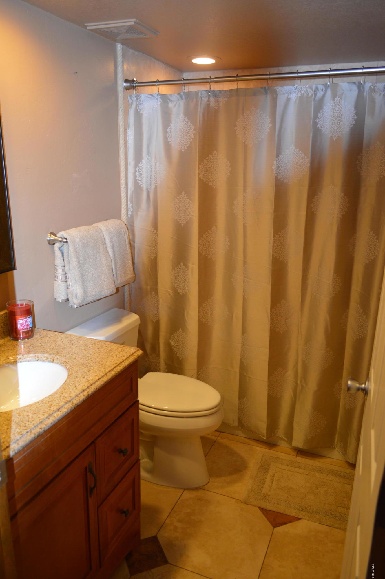 844 East Roberts Road Phoenix, AZ 85022 - Photo 10 of 47 Bathroom