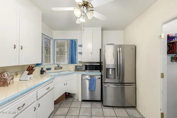 $2,595 | 1301 West MacKenzie Drive, Phoenix, AZ 85013