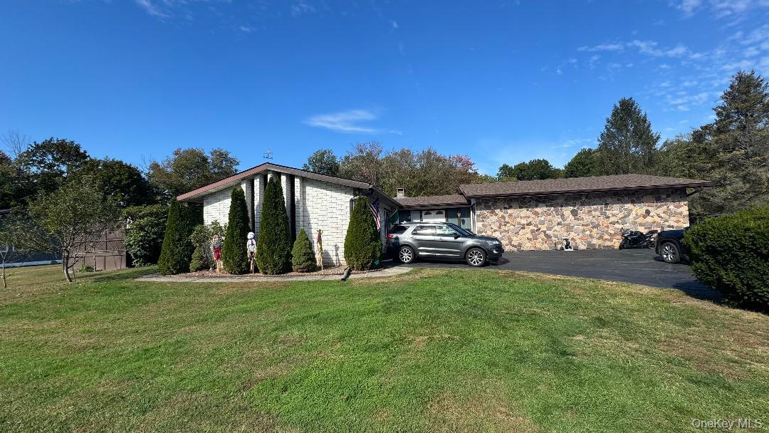 a view of a house with backyard and porch