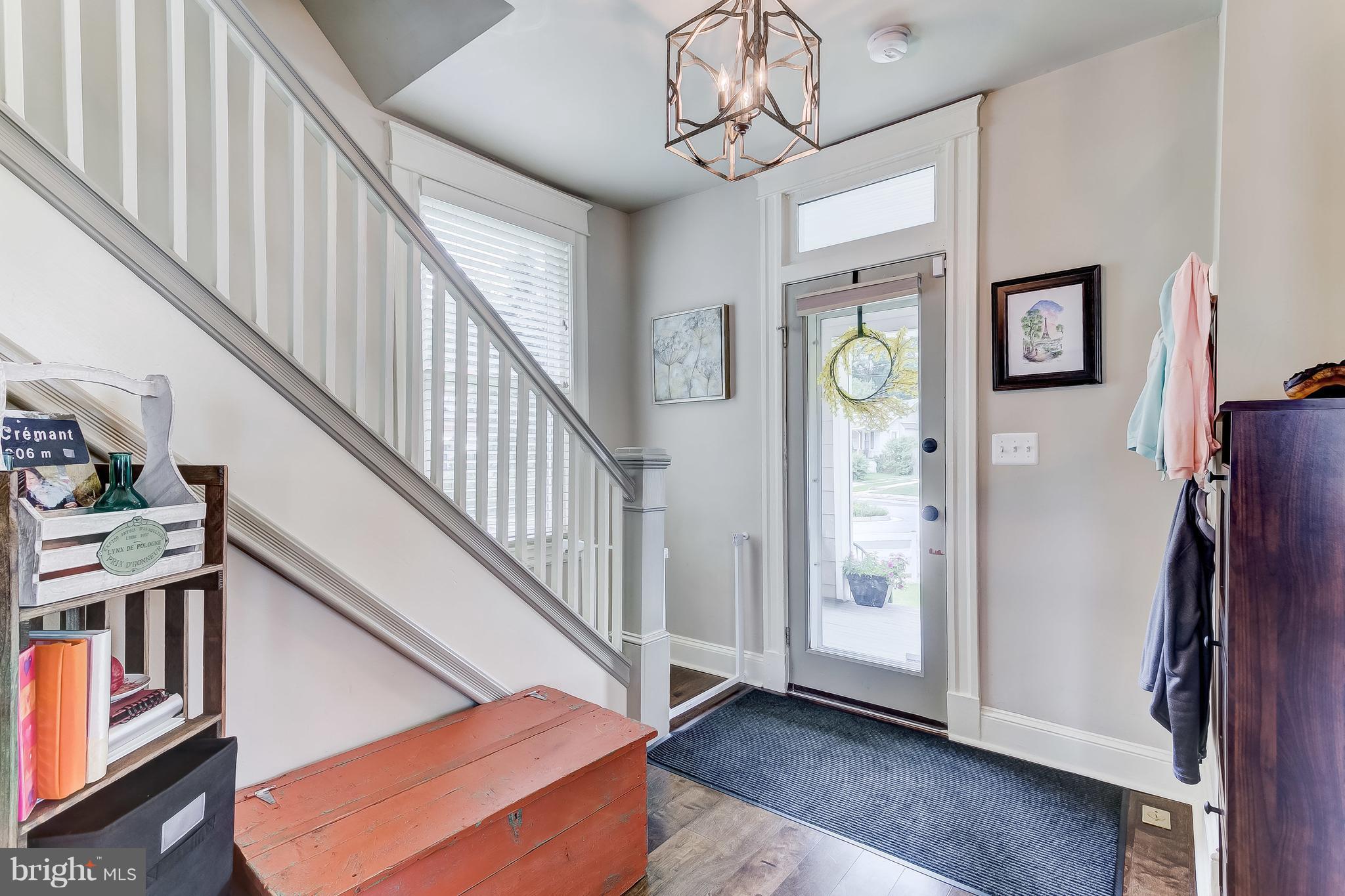 6317 Banbury Road Baltimore, MD 21239 - Photo 4 of 29 Sunny entrance!