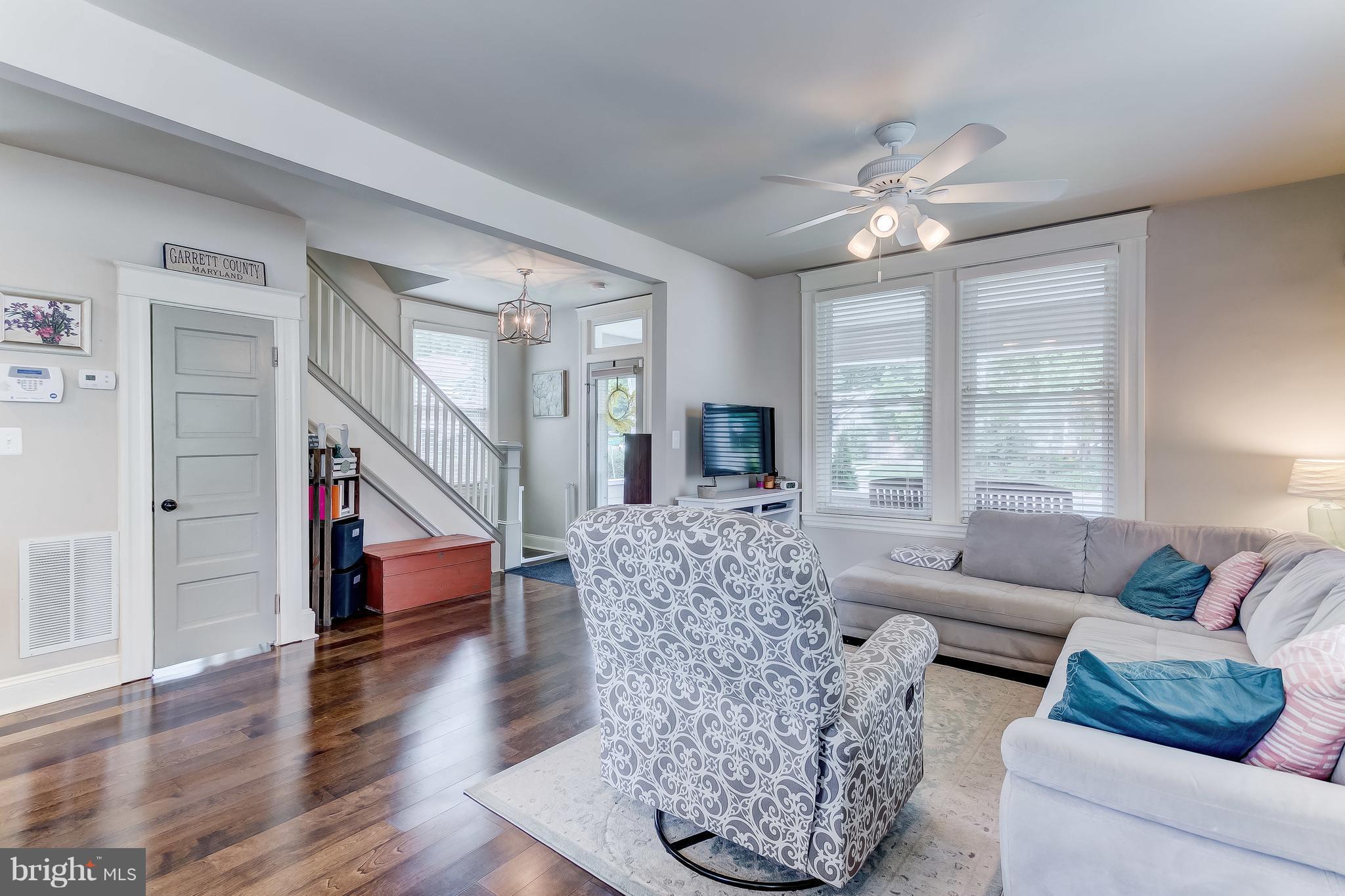 6317 Banbury Road Baltimore, MD 21239 - Photo 6 of 29 Living Room