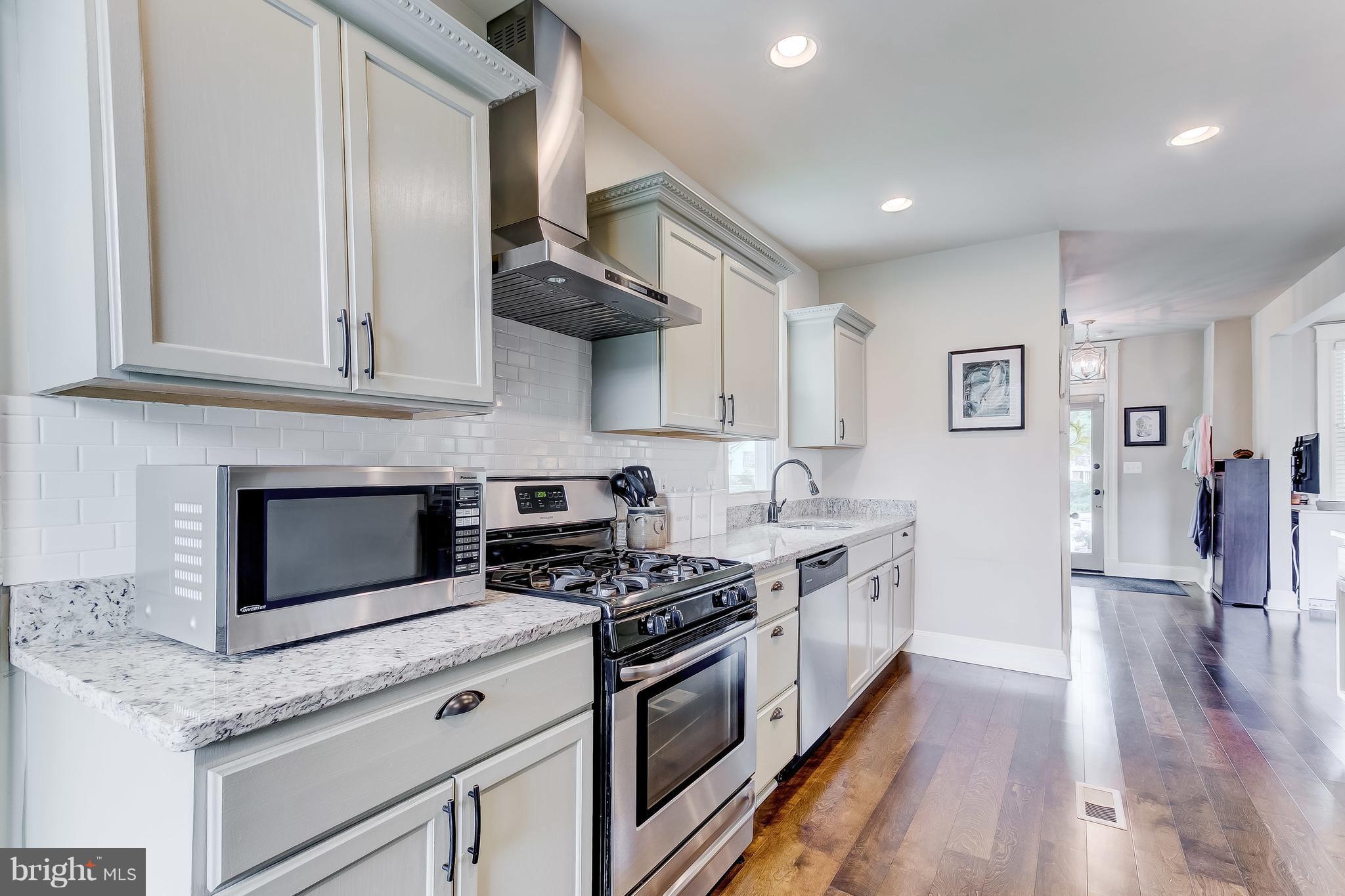 6317 Banbury Road Baltimore, MD 21239 - Photo 10 of 29 Kitchen with gas range