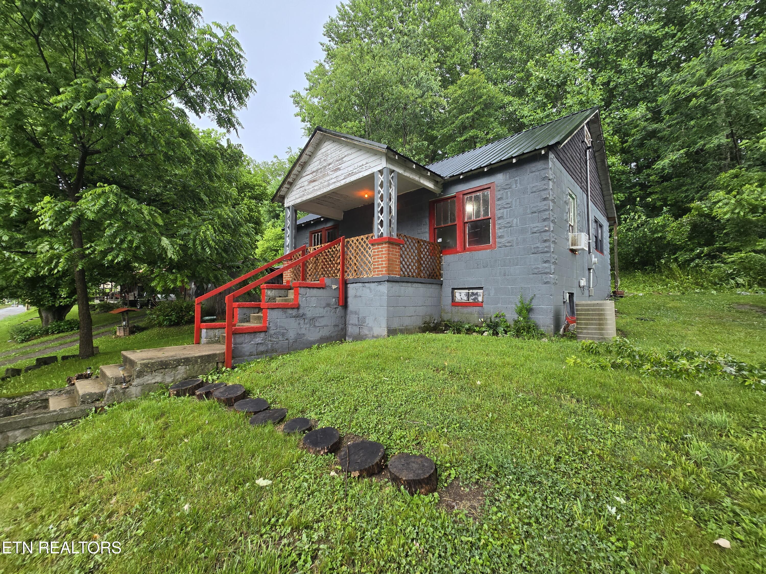 160 Old Fincastle Road Rose Hill, VA 24281 - Photo 1 of 17 20260609_182748