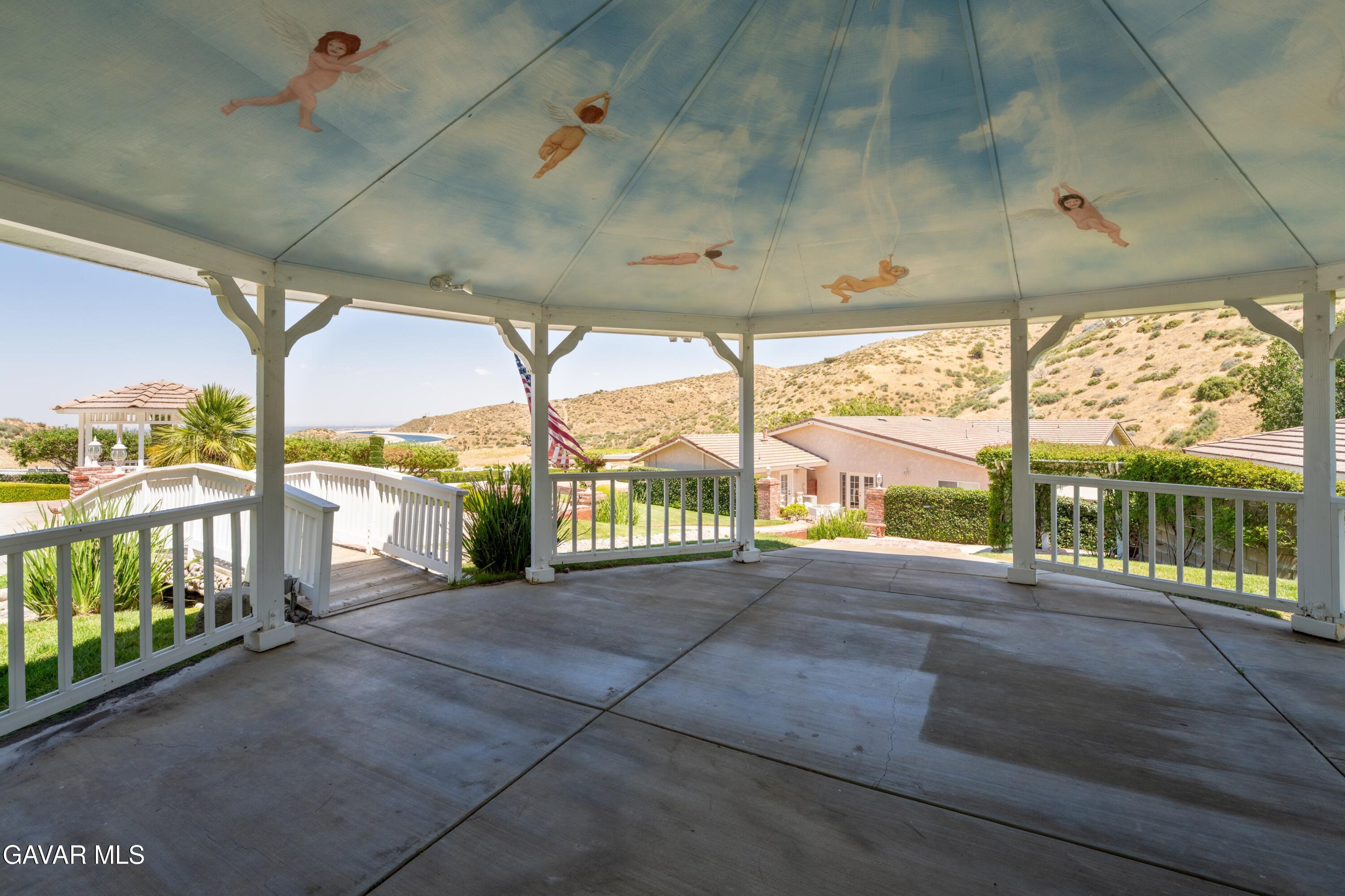 5801 Hacienda Ranch Road Palmdale, CA 93551 - Photo 52 of 69 a view of a building from a balcony