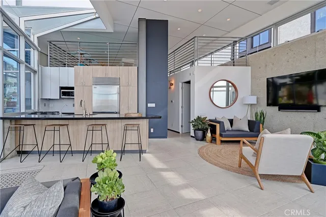 a view of balcony with a patio