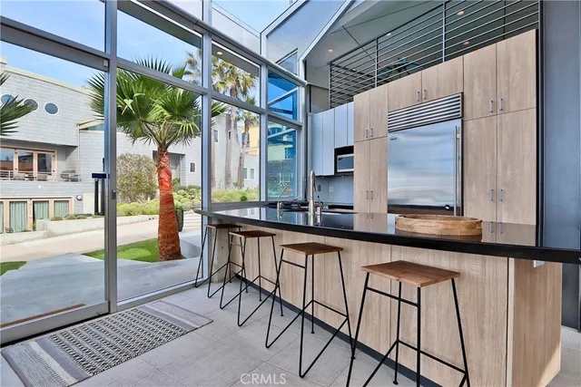 a group of chairs sitting in kitchen and dining room