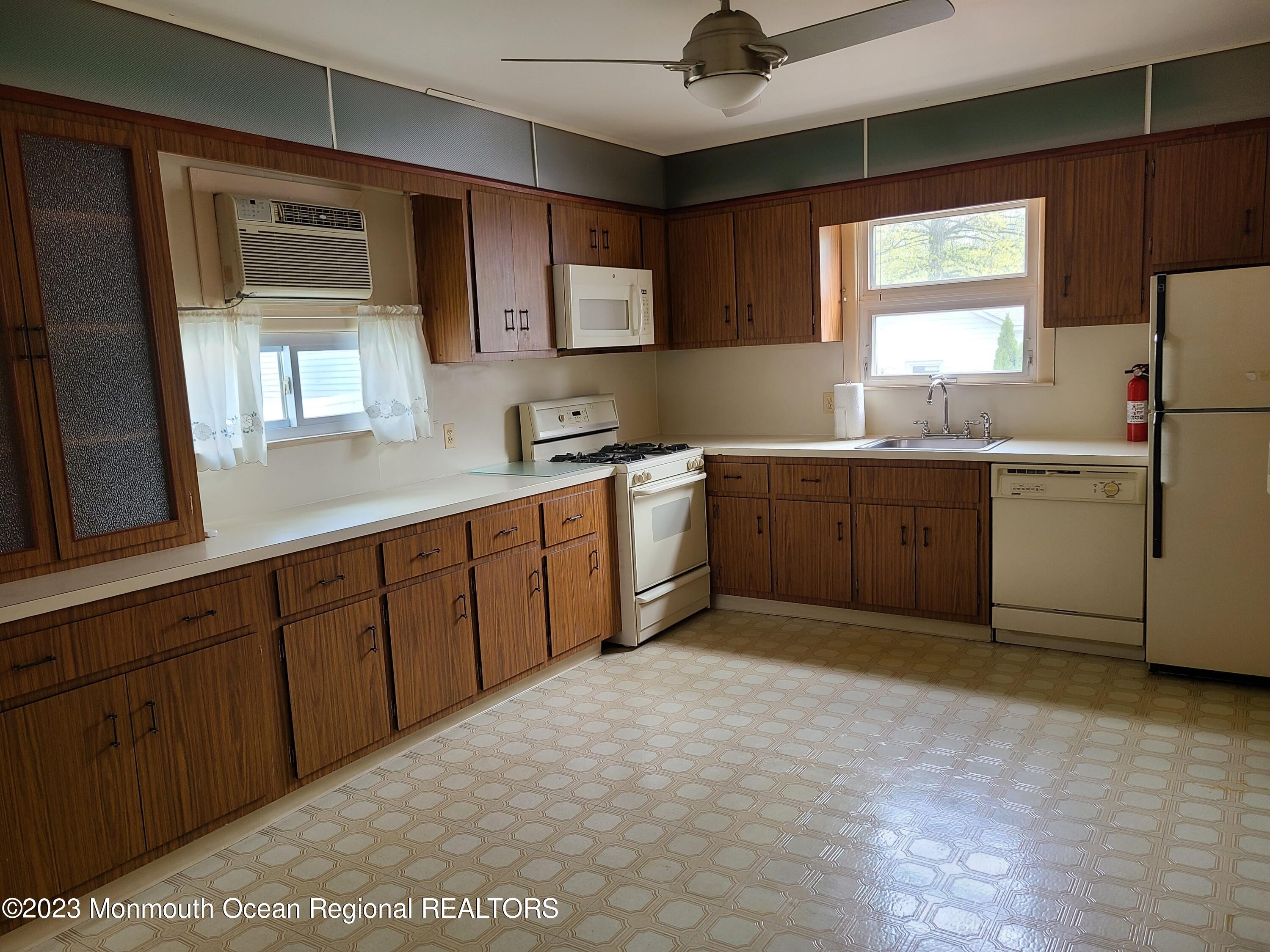 101 Church Street Keyport, NJ 07735 - Photo 9 of 64 20230422_142046