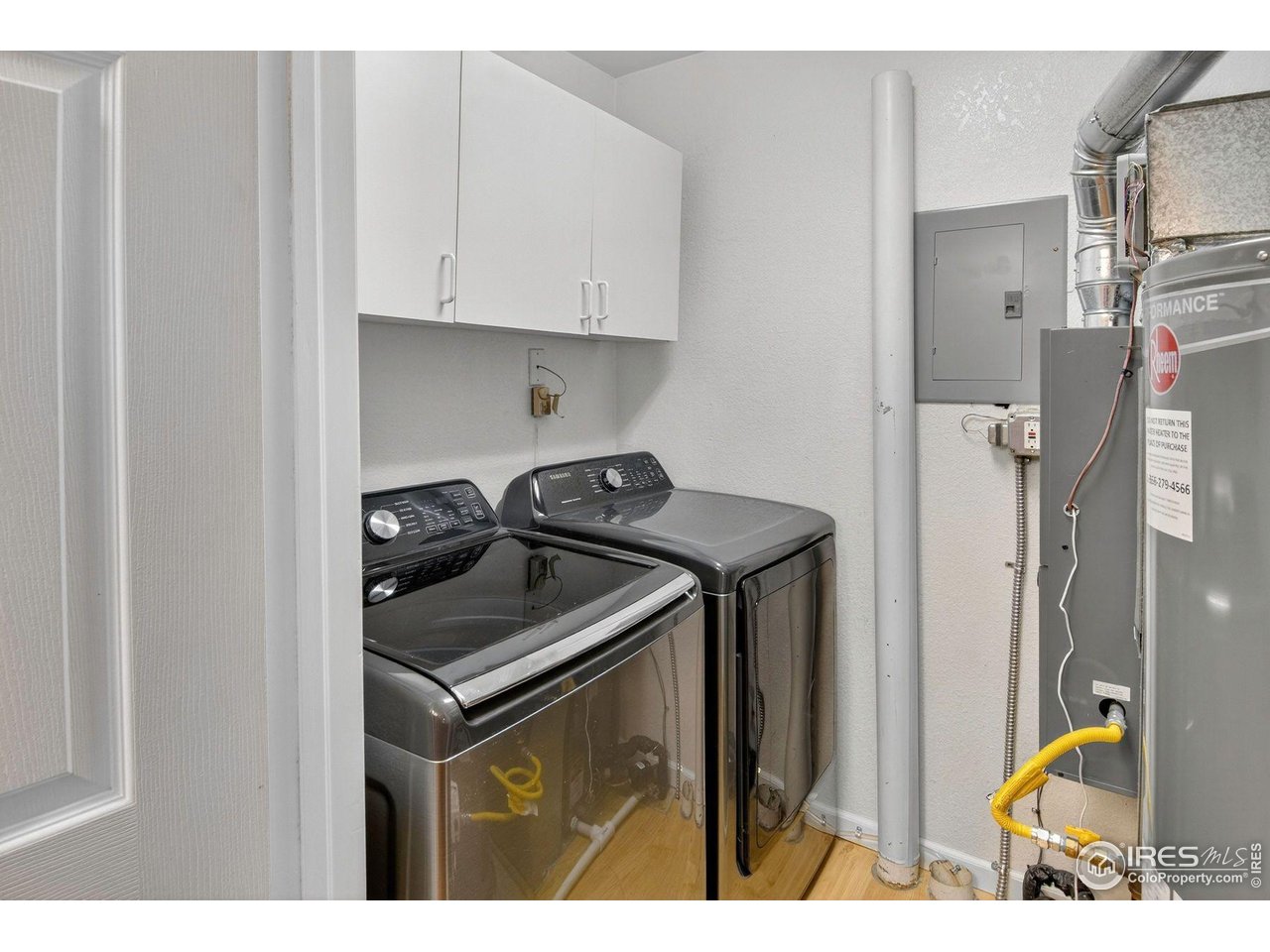 9407 West 89th Circle Broomfield, CO 80021 - Photo 16 of 32 a view of a kitchen with appliances
