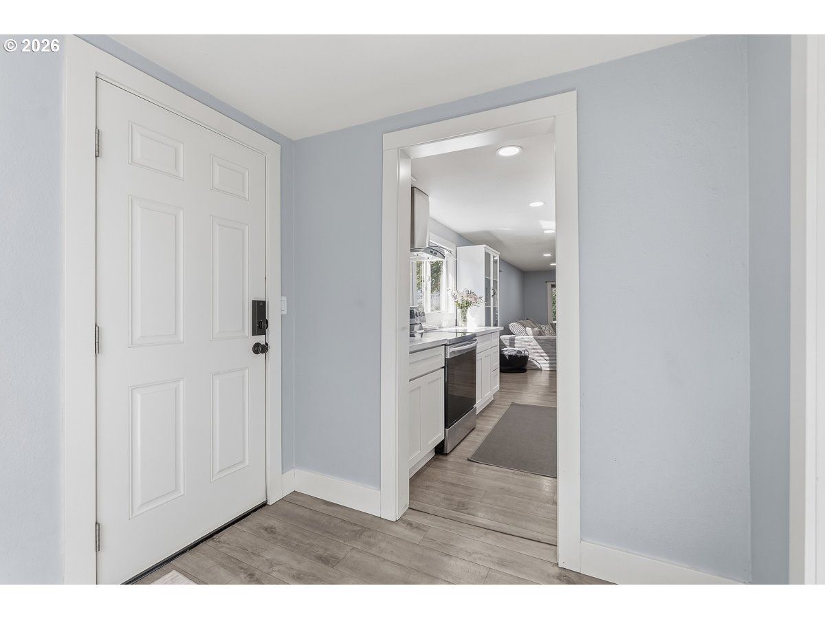 622 Southeast 111th Avenue Portland, OR 97216 - Photo 11 of 34 a open hall with wooden floor