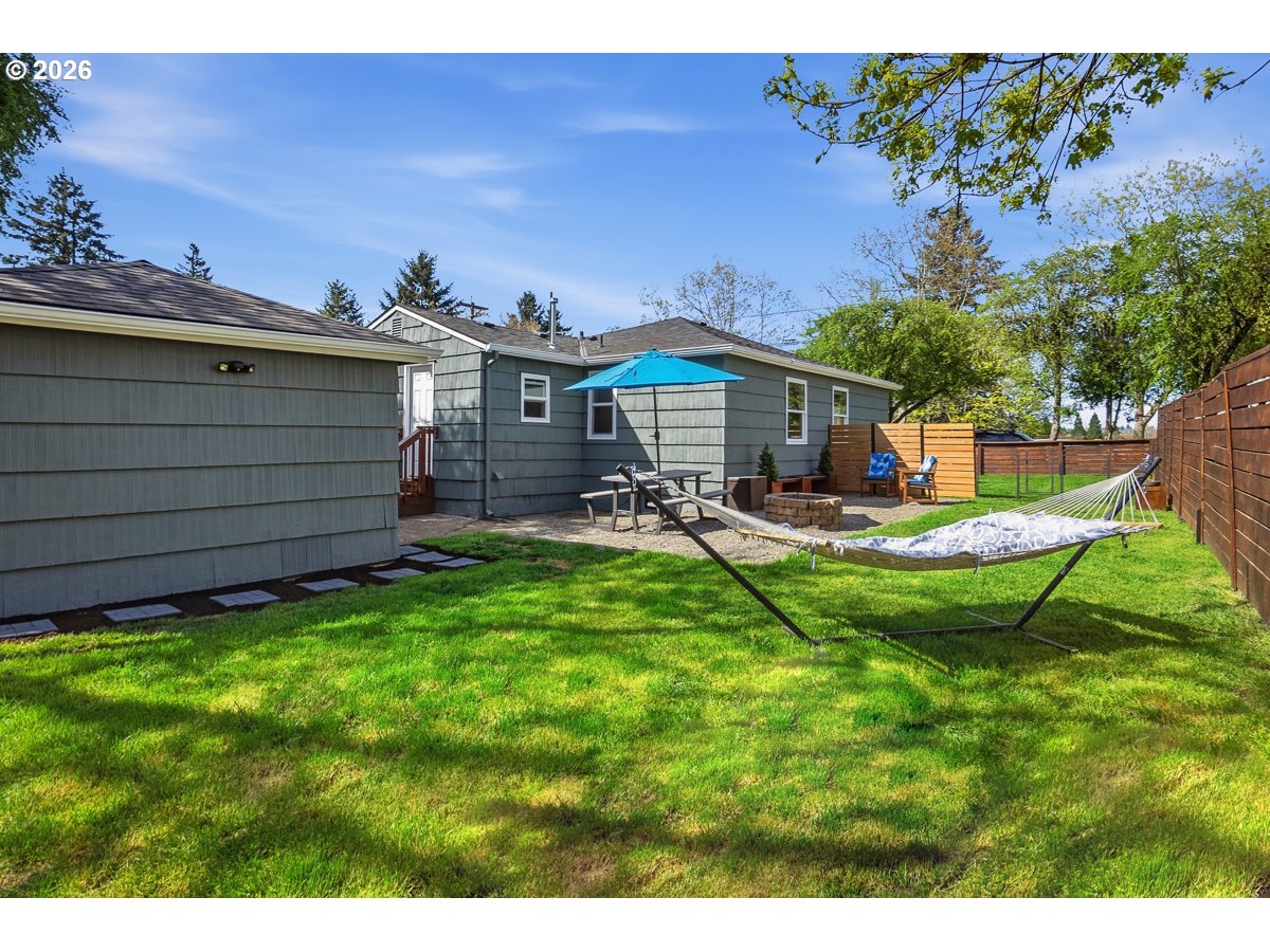 622 Southeast 111th Avenue Portland, OR 97216 - Photo 20 of 34 a view of a house with backyard and sitting area