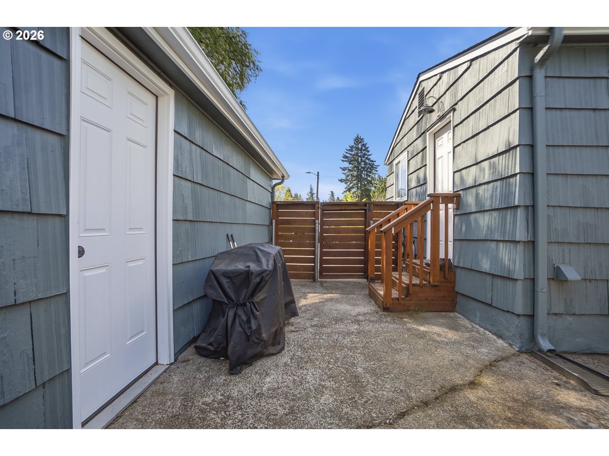 622 Southeast 111th Avenue Portland, OR 97216 - Photo 27 of 34