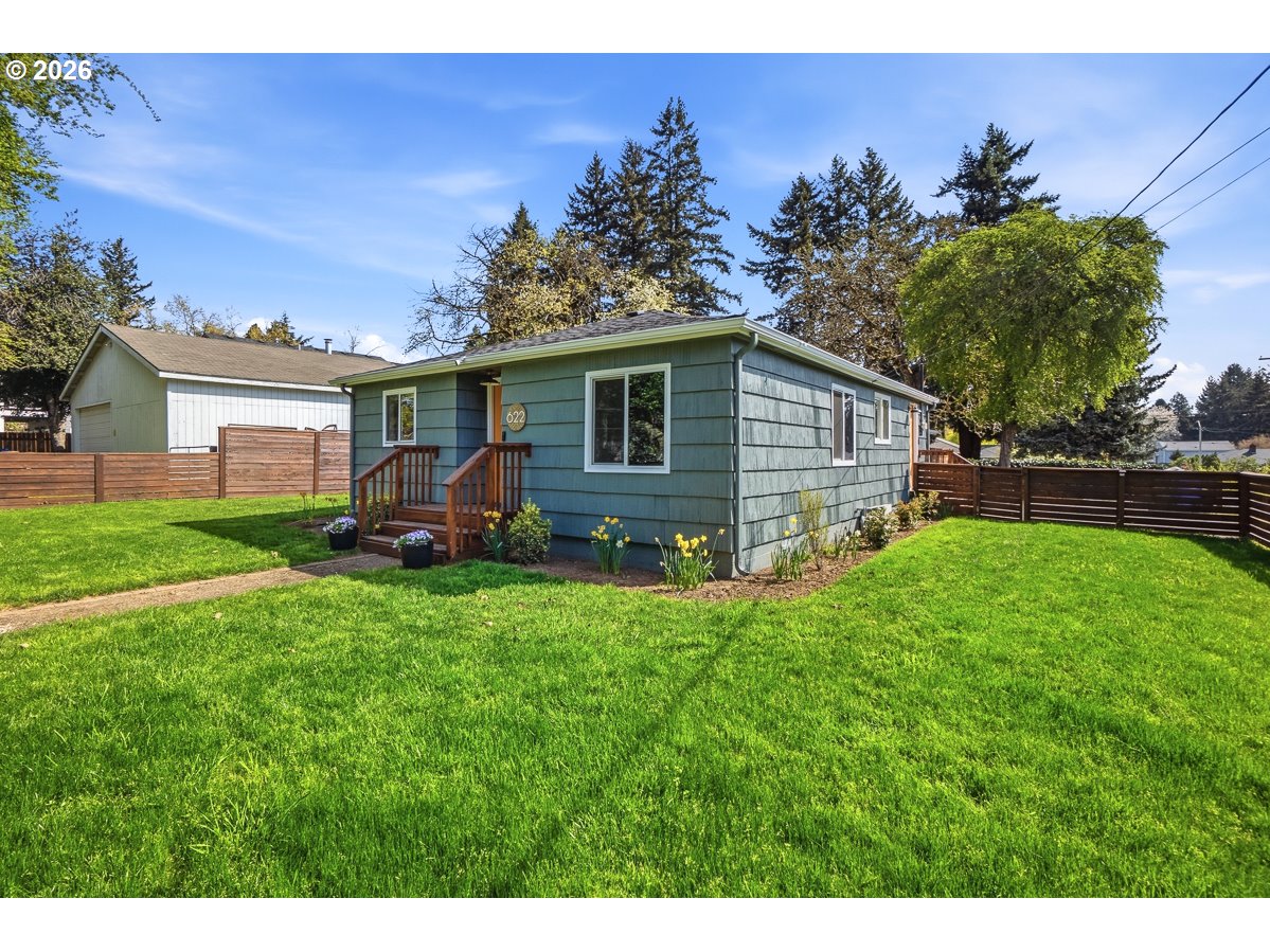 622 Southeast 111th Avenue Portland, OR 97216 - Photo 31 of 34 a view of a house with backyard and garden