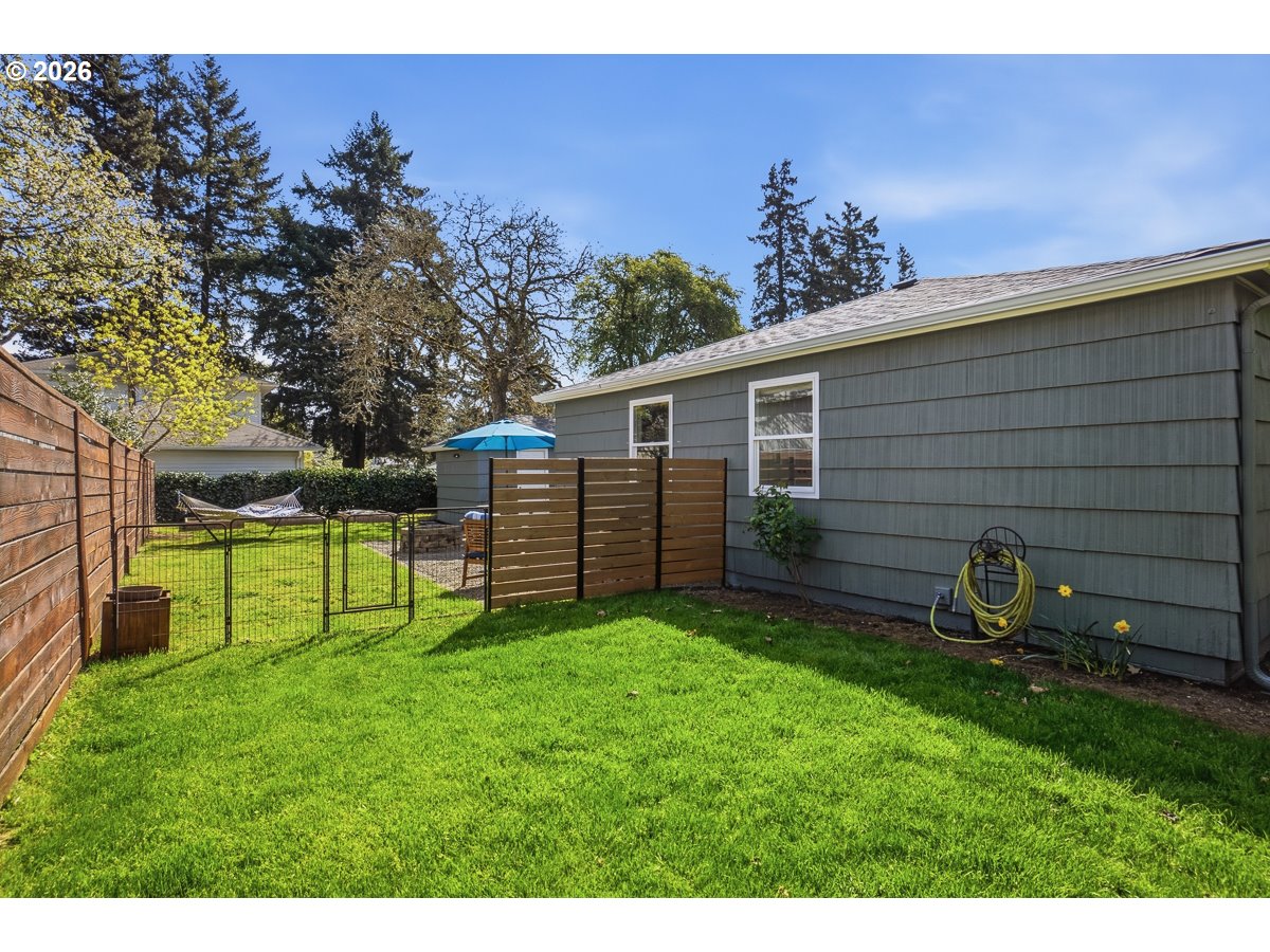 622 Southeast 111th Avenue Portland, OR 97216 - Photo 33 of 34 a backyard of a house with table and chairs