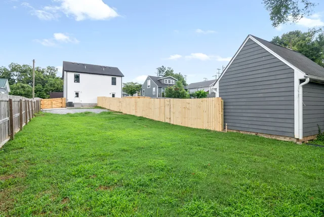 $1,600 | 1113 Crossland Avenue, Unit A, Clarksville, TN 37040