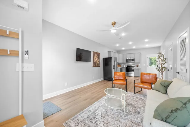 $1,600 | 1113 Crossland Avenue, Unit A, Clarksville, TN 37040