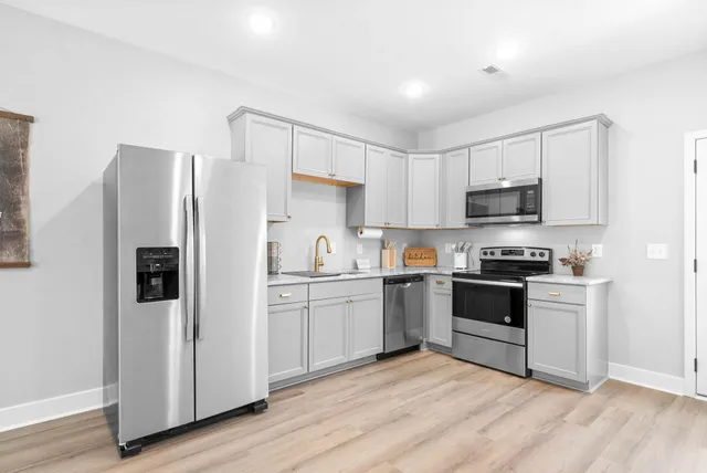 $1,600 | 1113 Crossland Avenue, Unit A, Clarksville, TN 37040