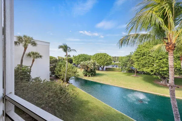 $2,200 | 300 Waterway Drive South, Unit 308, Lantana, FL 33462