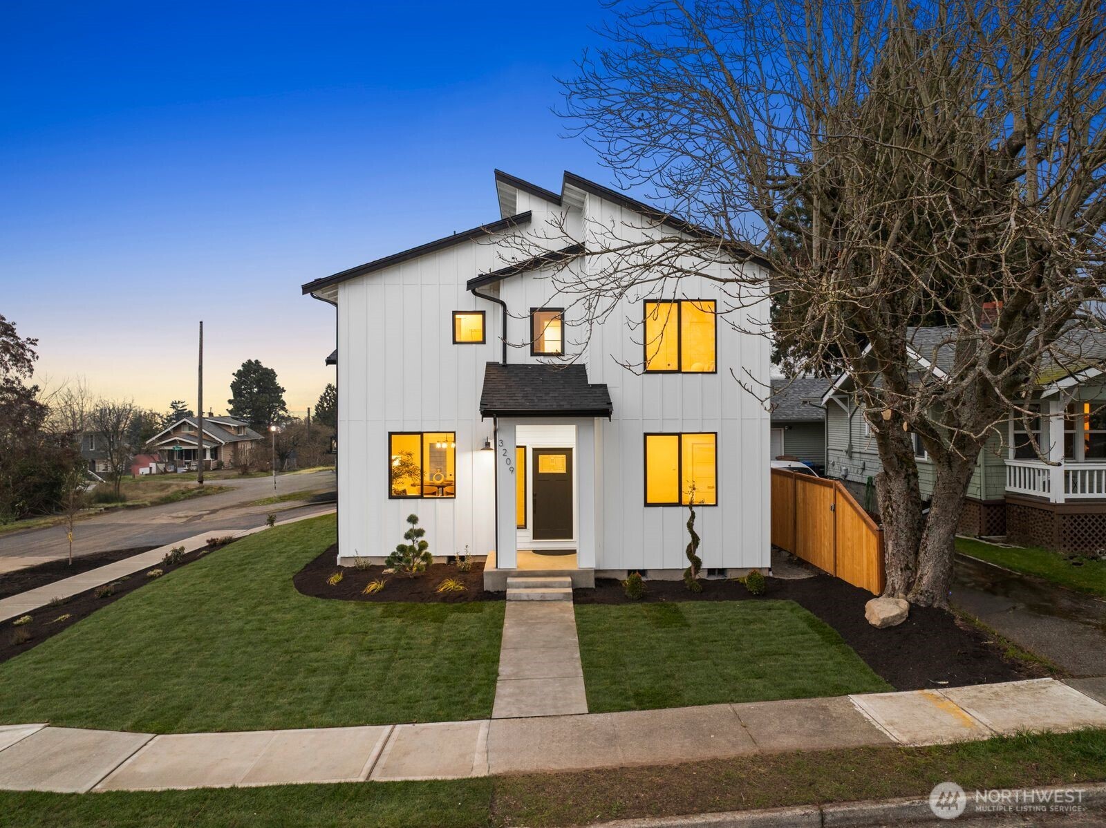 3209 East J Street Tacoma, WA 98404 - Photo 2 of 40