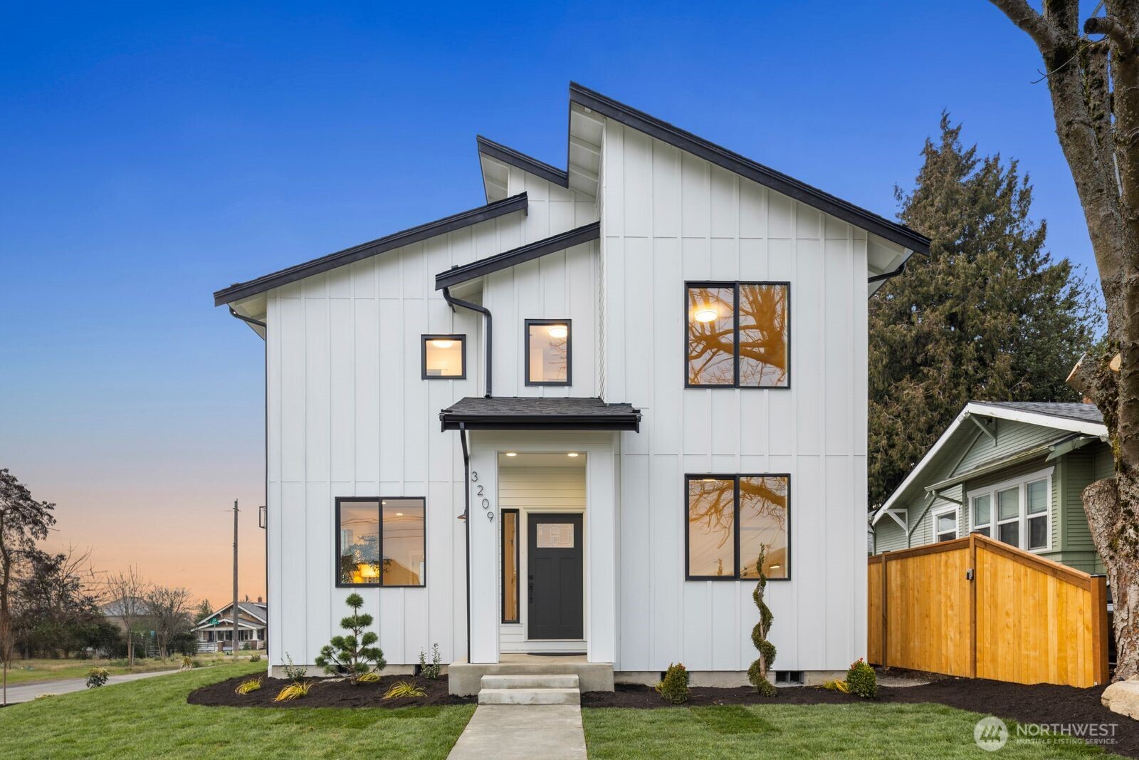 3209 East J Street Tacoma, WA 98404 - Photo 4 of 40