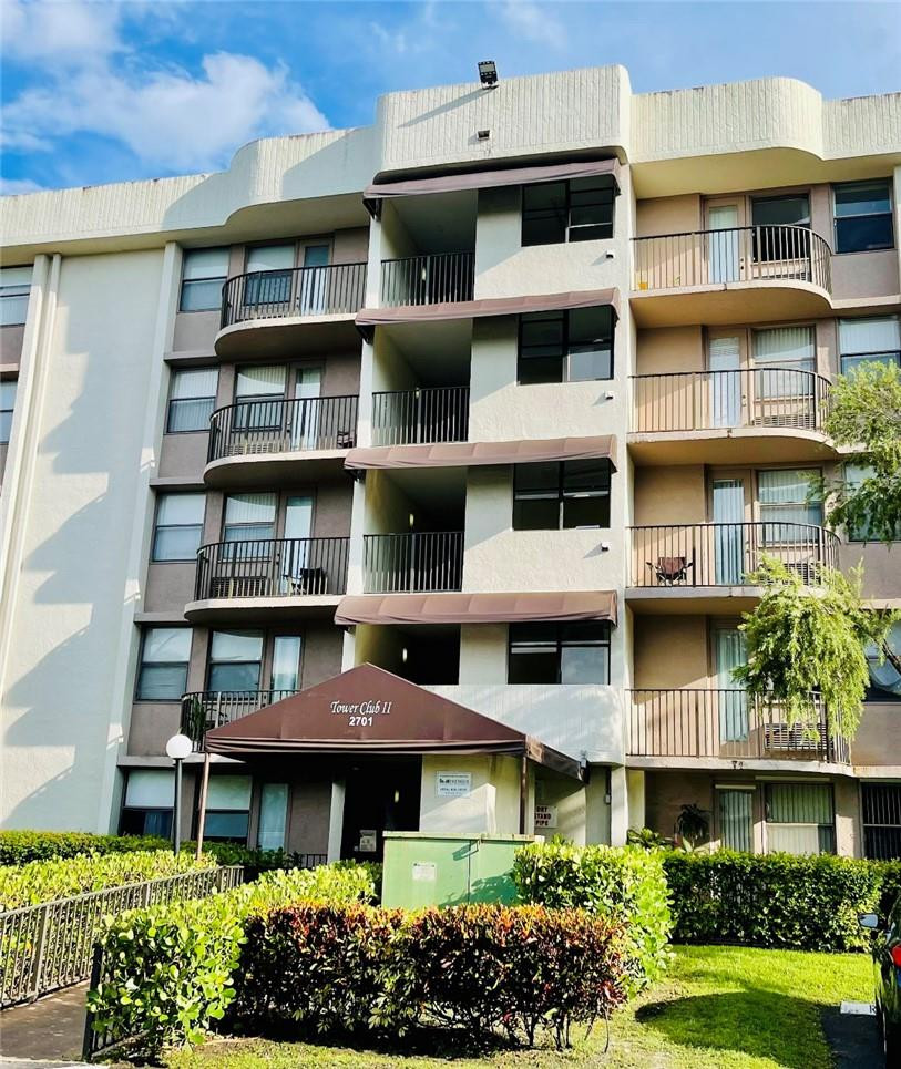 a view of an apartment building