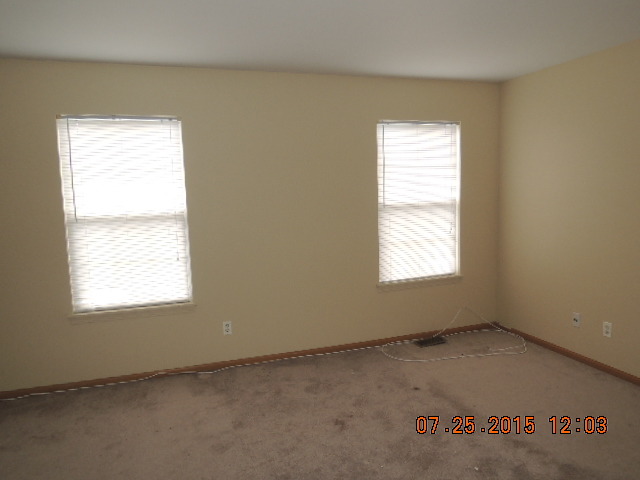 315 Reston Circle Romeoville, IL 60446 - Photo 10 of 14 an empty room with a window