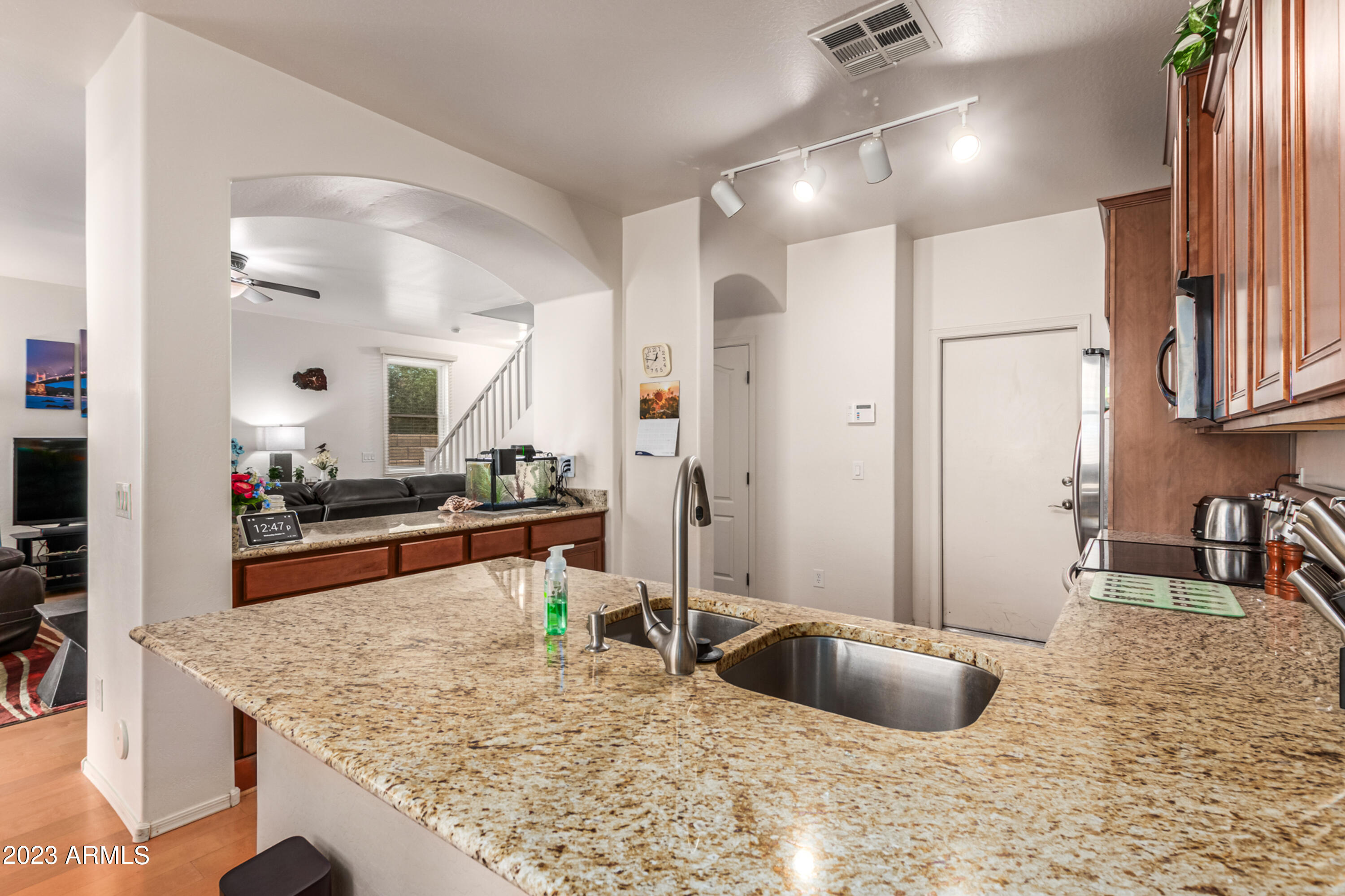 2232 East Pecan Road Phoenix, AZ 85040 - Photo 11 of 35 11 - Pecan