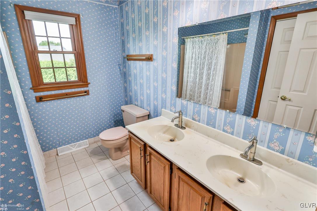 1097 Hawthorn Road Allentown, PA 18103 - Photo 42 of 46 Gallery Image 42
