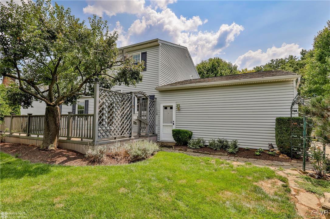 1097 Hawthorn Road Allentown, PA 18103 - Photo 5 of 46 Gallery Image 5