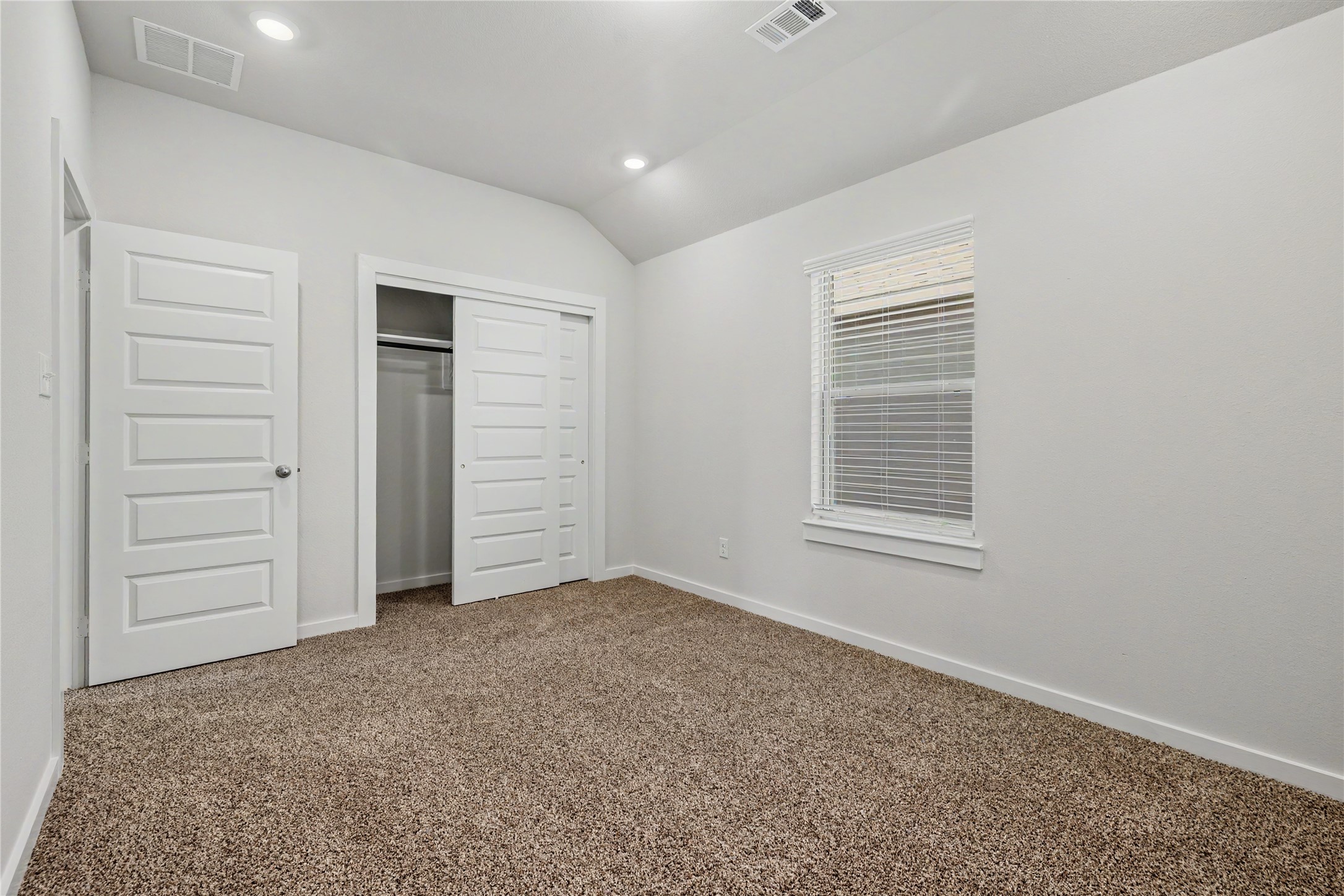 6427 Bolinas Court Rosharon, TX 77583 - Photo 44 of 49 an empty room with closet and window