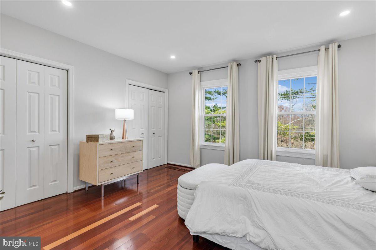 1949 Calvert Street Northwest, Unit E Washington, DC 20009 - Photo 13 of 29 a bedroom with a bed and a dresser