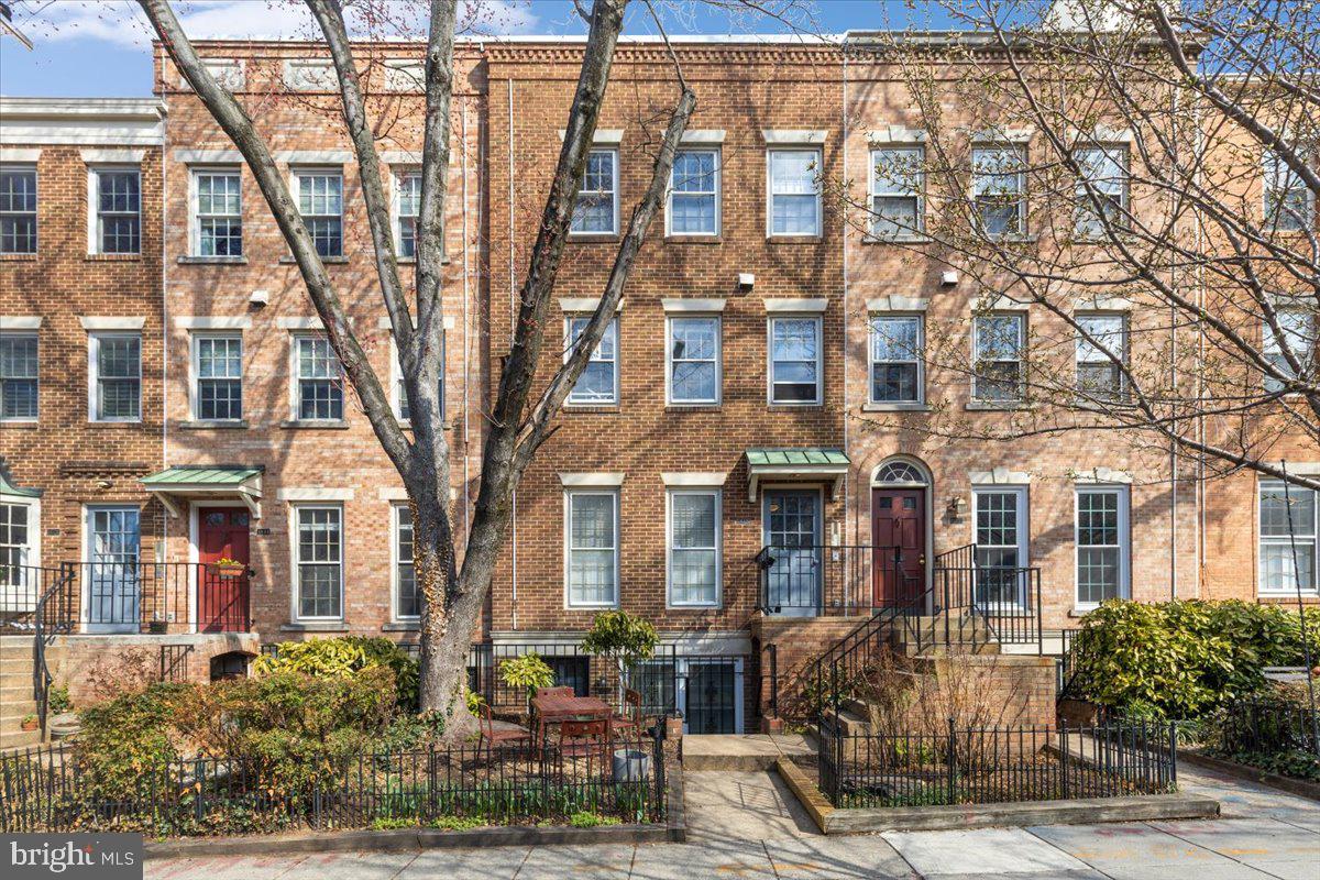 1949 Calvert Street Northwest, Unit E Washington, DC 20009 - Photo 2 of 29 a front view of a building